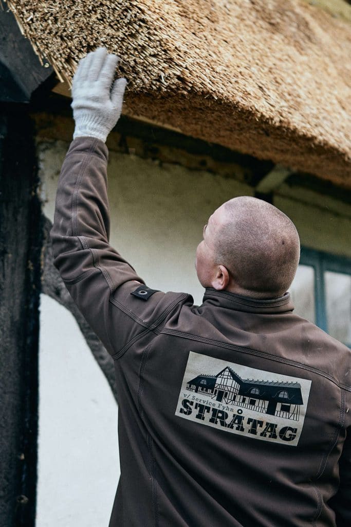 Nyt stråtag eller reparation - Stråtag Fyhn. Din tækkemand