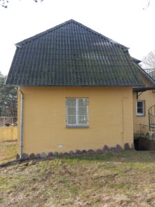 Nærbillede af det gamle eternittag på huset på Røsnæs før tækning med stråtag